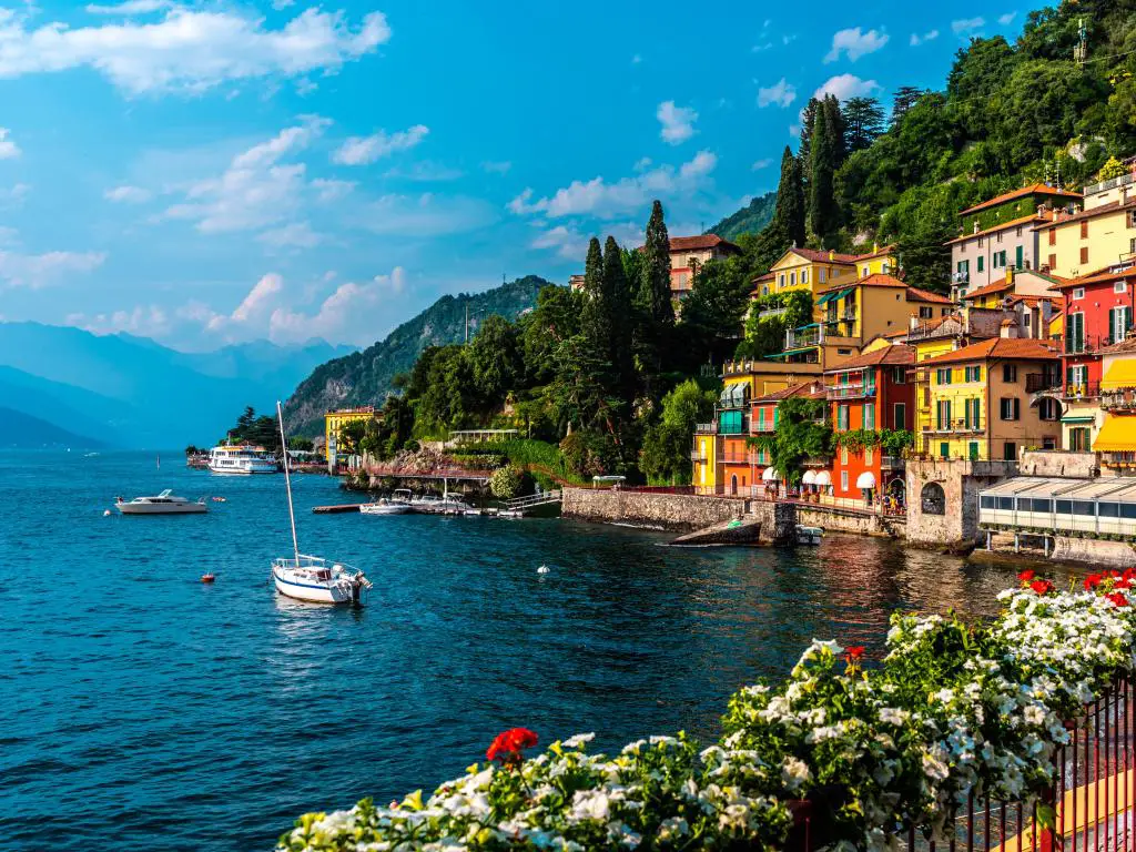 Varenna, pequeña ciudad en el lago de Como, Italia