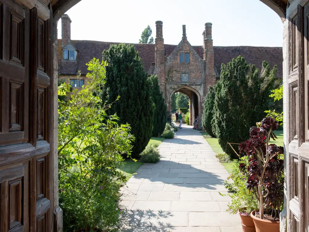 Cranbrook, Reino Unido, tomada en la entrada y los jardines del castillo de Sissinghurst.