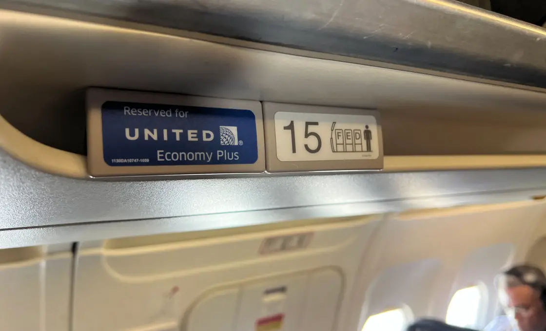 Compartimento de almacenamiento superior United Economy Plus