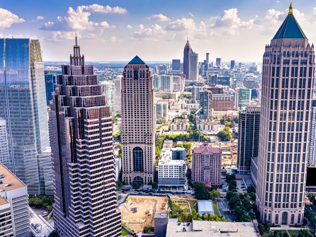 Atlanta, Georgia, EE.UU. tomada como una vista aérea del centro de la ciudad.
