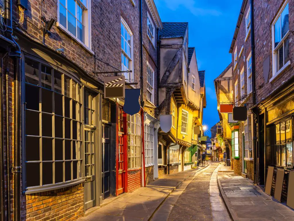 York, Reino Unido, tomada en el callejón Shambles al atardecer.