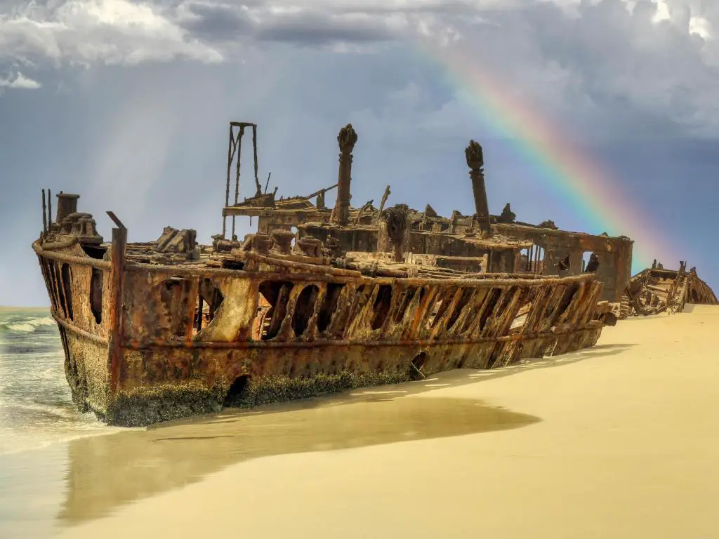 El Maheno fue arrastrado a la costa de Fraser Island por un ciclón en 1935, donde los restos del naufragio en desintegración siguen siendo una popular atracción turística.