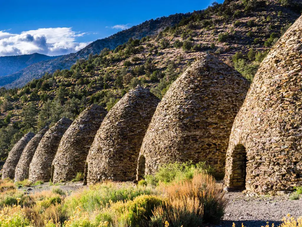 Piedra del siglo XIX en forma de colmena construida hornos de carbón Wildrose, Parque Nacional Valle de la Muerte