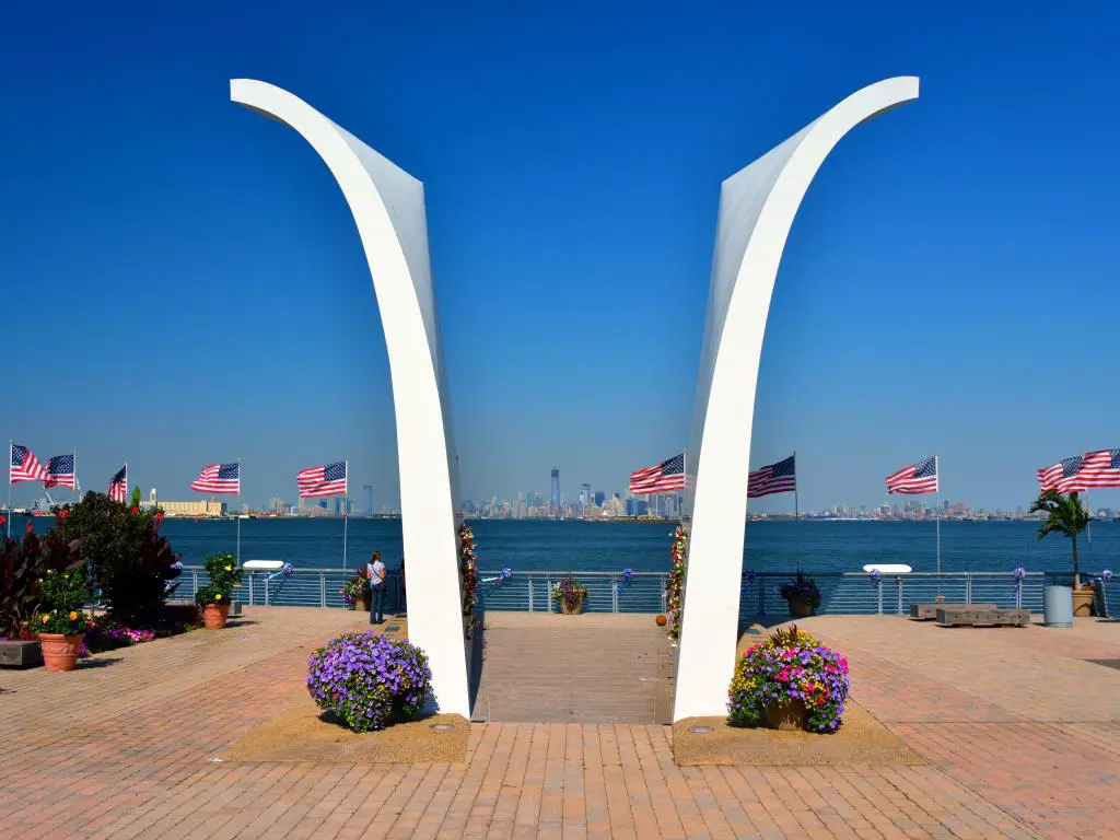 Postales Memorial 12 de septiembre de 2012 en Staten Island, NY.  El monumento honra a los 274 residentes de Staten Island que perdieron la vida en los ataques al World Trade Center.