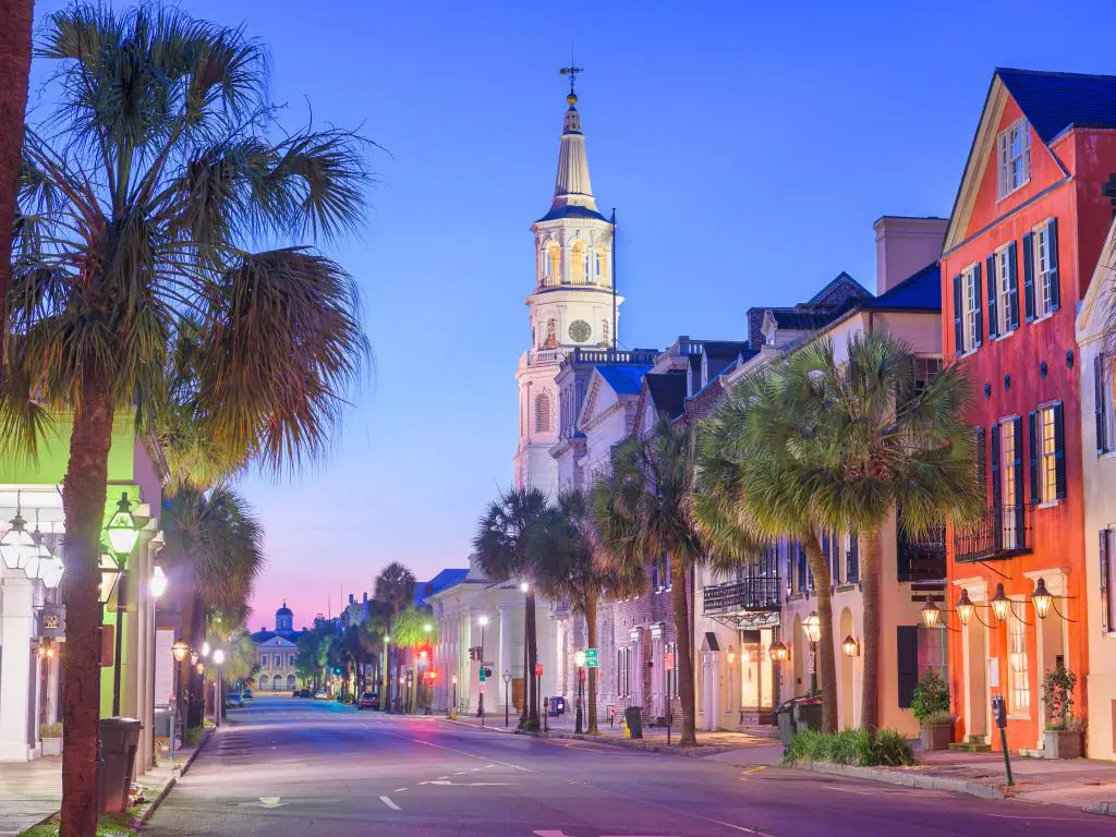 Charleston, Carolina del Sur, EE.UU. en el Barrio Francés al atardecer.