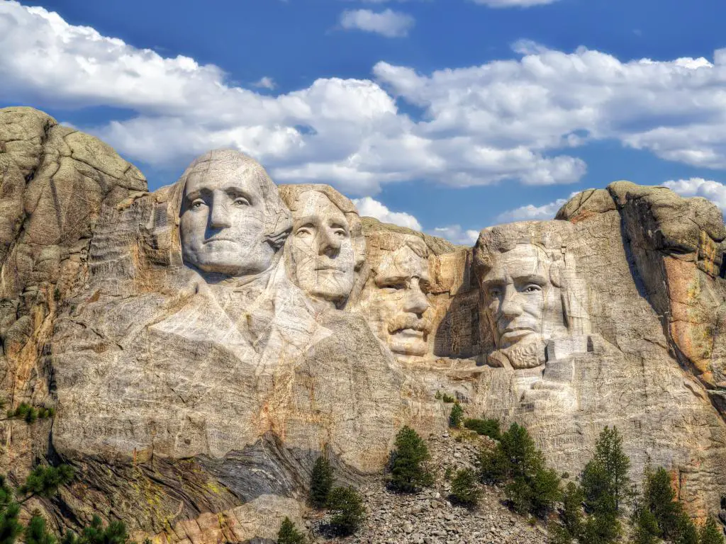 Mt. Rushmore, Dakota del Sur, EE. UU. Con una vista de los rostros del presidente en la roca.