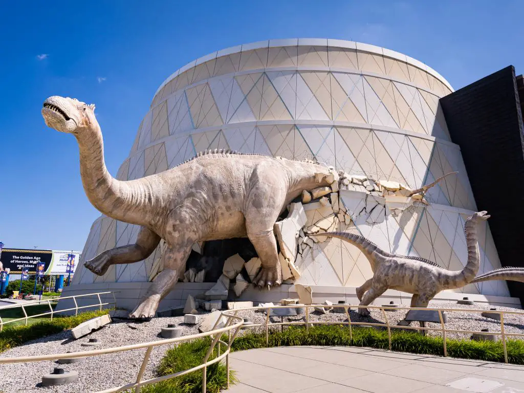 Museo infantil de Indianápolis con modelos de dinosaurios