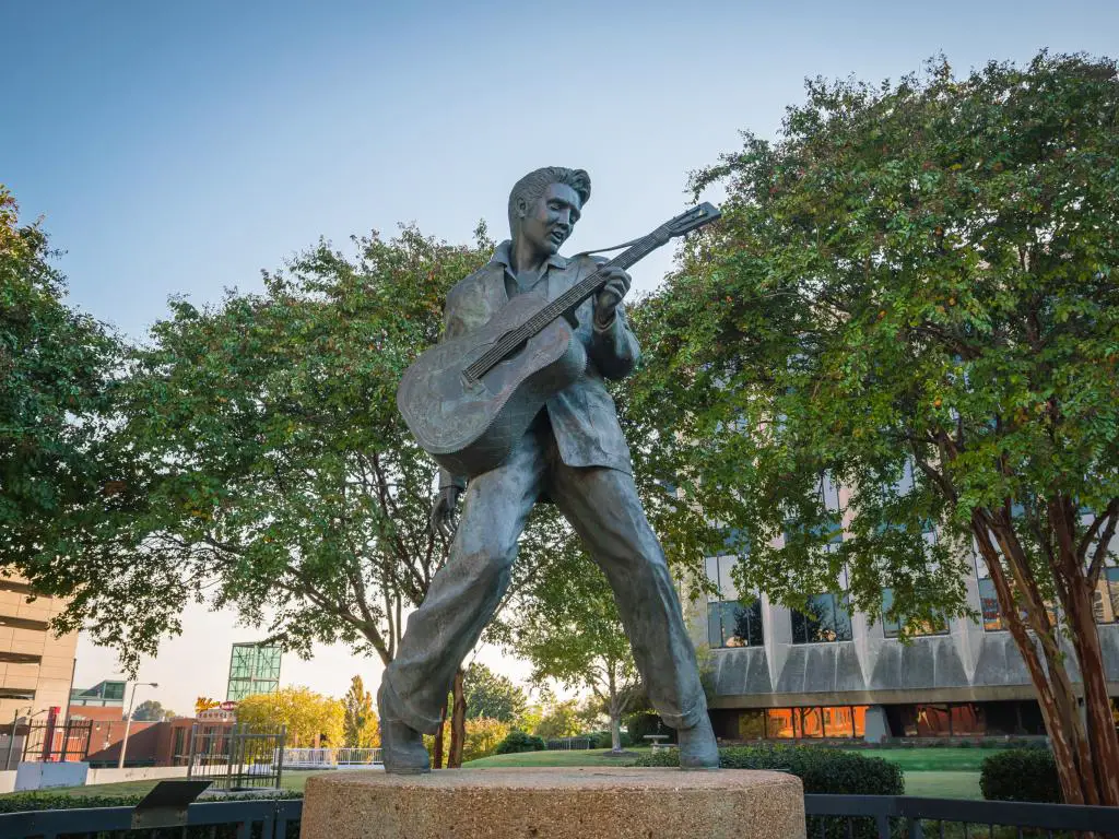 Estatua de Elvis Presley en Elvis Presley Plaza - Memphis, Tennessee