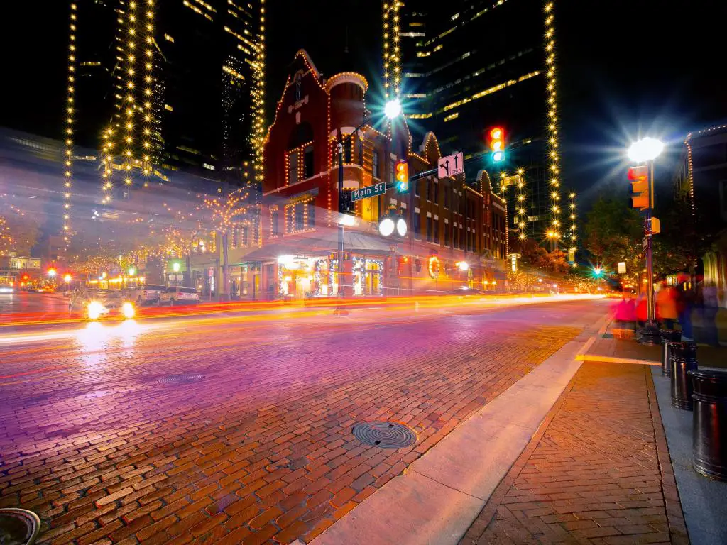 Texas Street en el centro de la noche, Sundance Square en la noche en el centro de Fort Wort