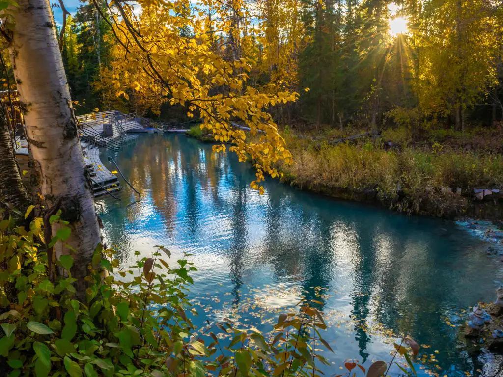 Liar Rive Hot Springs, Columbia Británica, Canadá, en una cálida tarde de otoño.