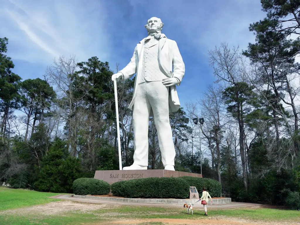 Estatua de 70 pies de altura de Sam Houston en Huntsville, Texas