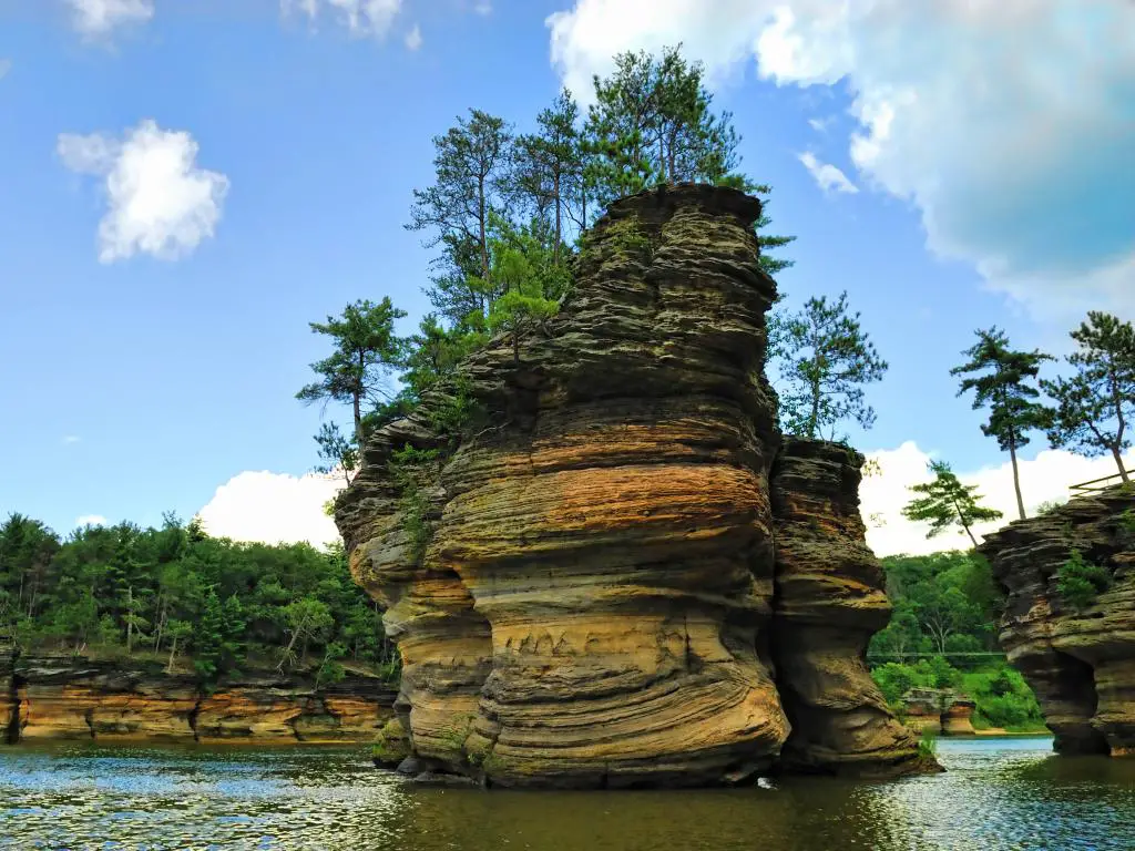Formaciones de arenisca de Wisconsin Dells en el río Wisconsin