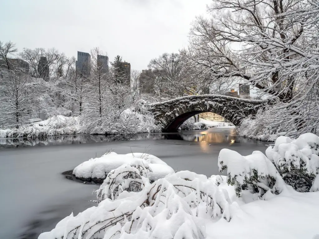 Central Park, Nueva York, temprano en la mañana después de la tormenta de nieve
