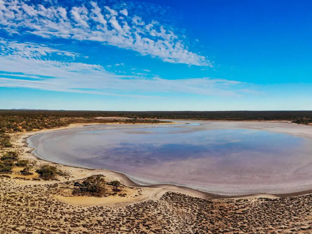 Vista panorámica de un Salt Lake tomada desde un dron.  Gairdner Australia Meridional, Australia