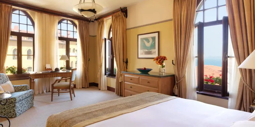 Un dormitorio en el hotel Four Seasons at Sultanahmet en Estambul, Turquía