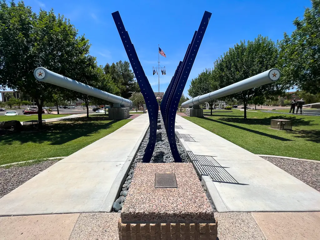 Bolin Memorial Park cañones de armas USS Arizona USS Missouri