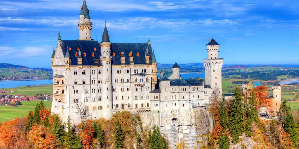El majestuoso Castillo de Neuschwanstein, una de las principales atracciones de la Ruta Romántica de Alemania