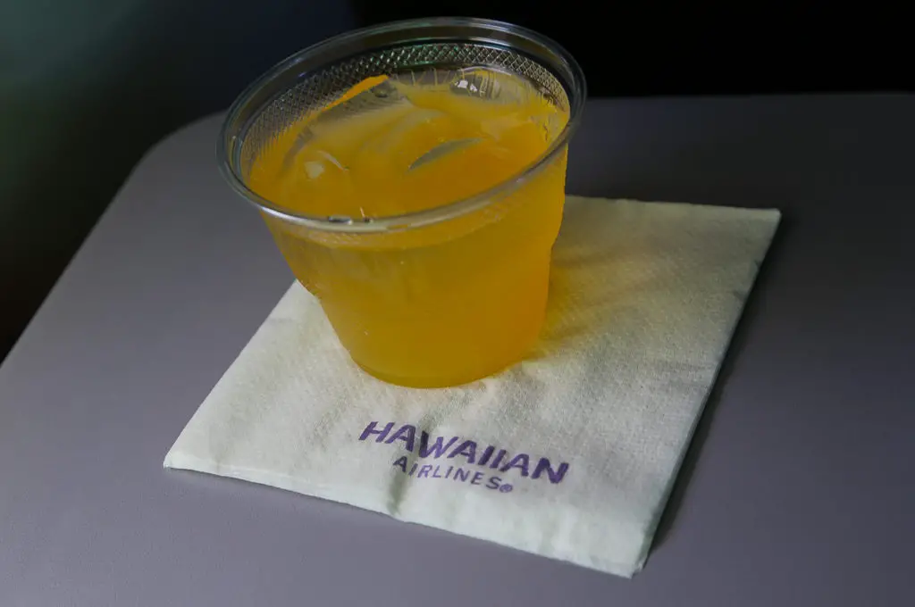 Jugo interinsular de primera clase de Hawaiian Airlines