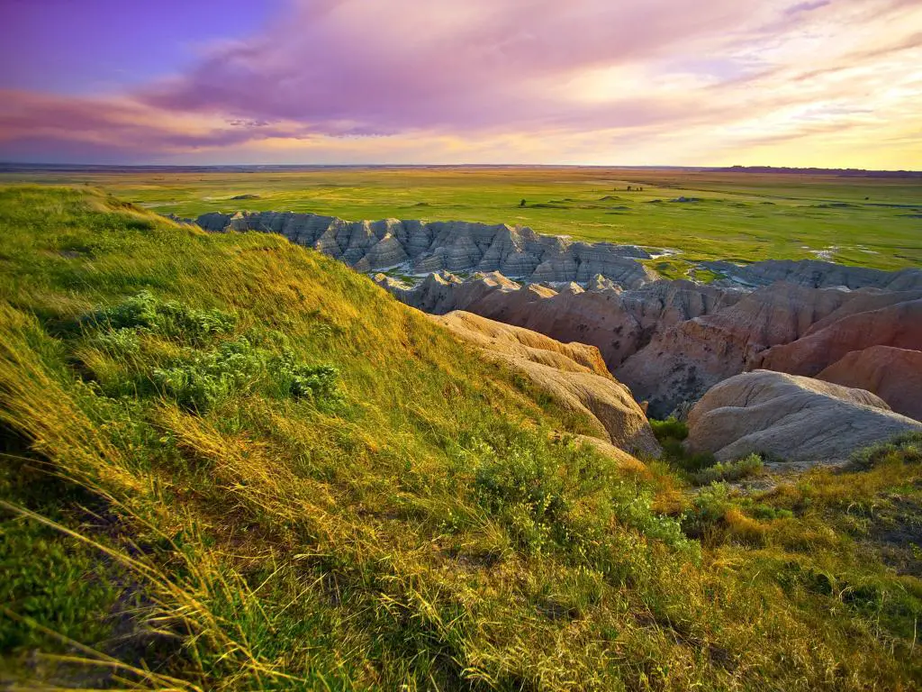Dakota Prairie Grasslands, Dakota del Sur, EE. UU. Con praderas y tierras baldías tomadas al atardecer.