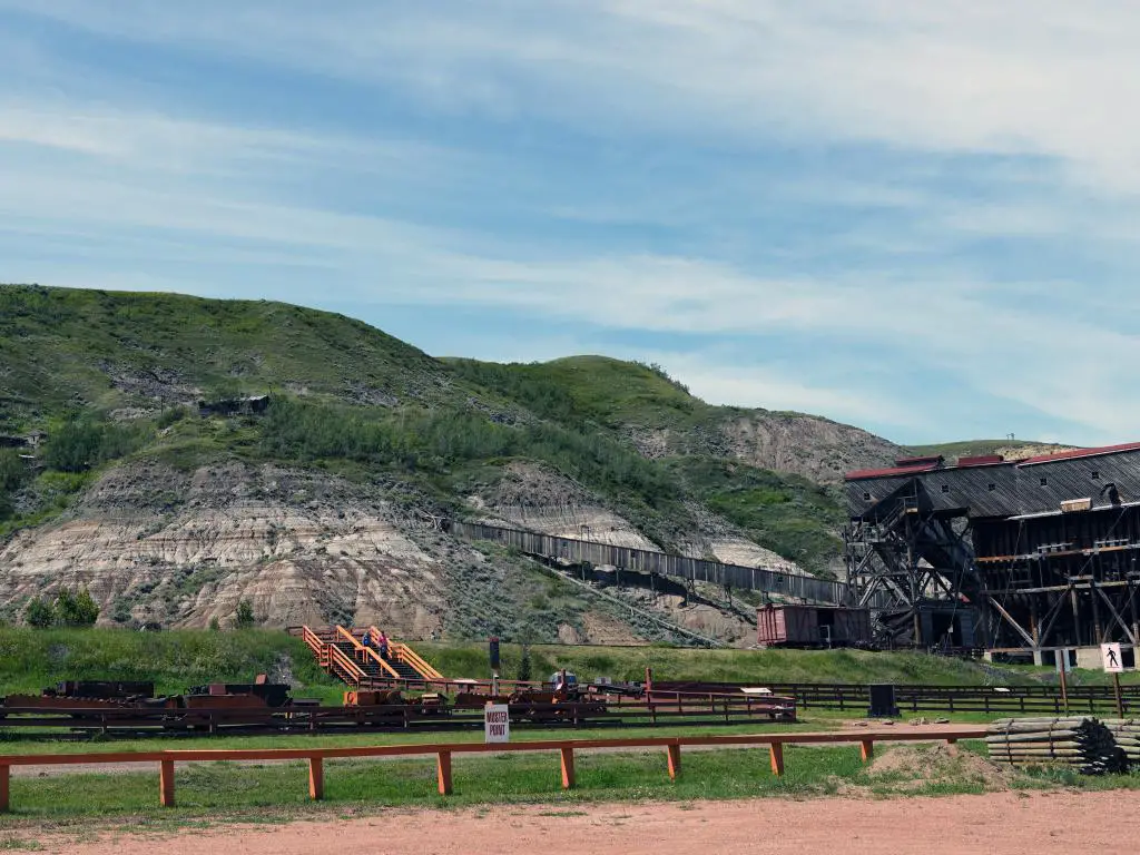 El sitio histórico nacional de la mina de carbón Atlas, Alberta, Canadá, que es una mina de carbón inactiva en Alberta, tomada en un día soleado.