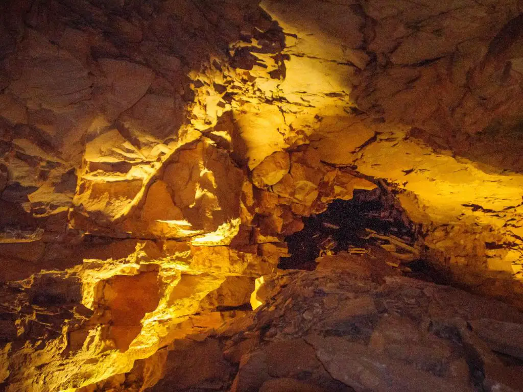 Parque Nacional Mammoth Cave, Kentucky, EE.UU. con vistas al techo de la cueva.