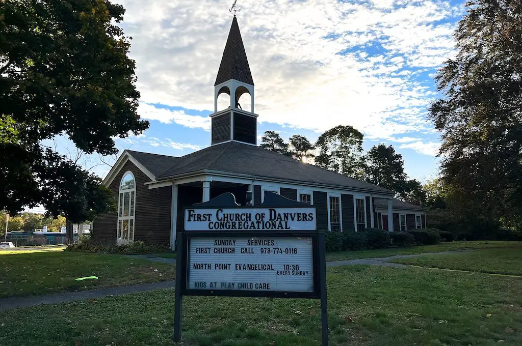 El exterior congregacional de la Primera Iglesia de Danvers