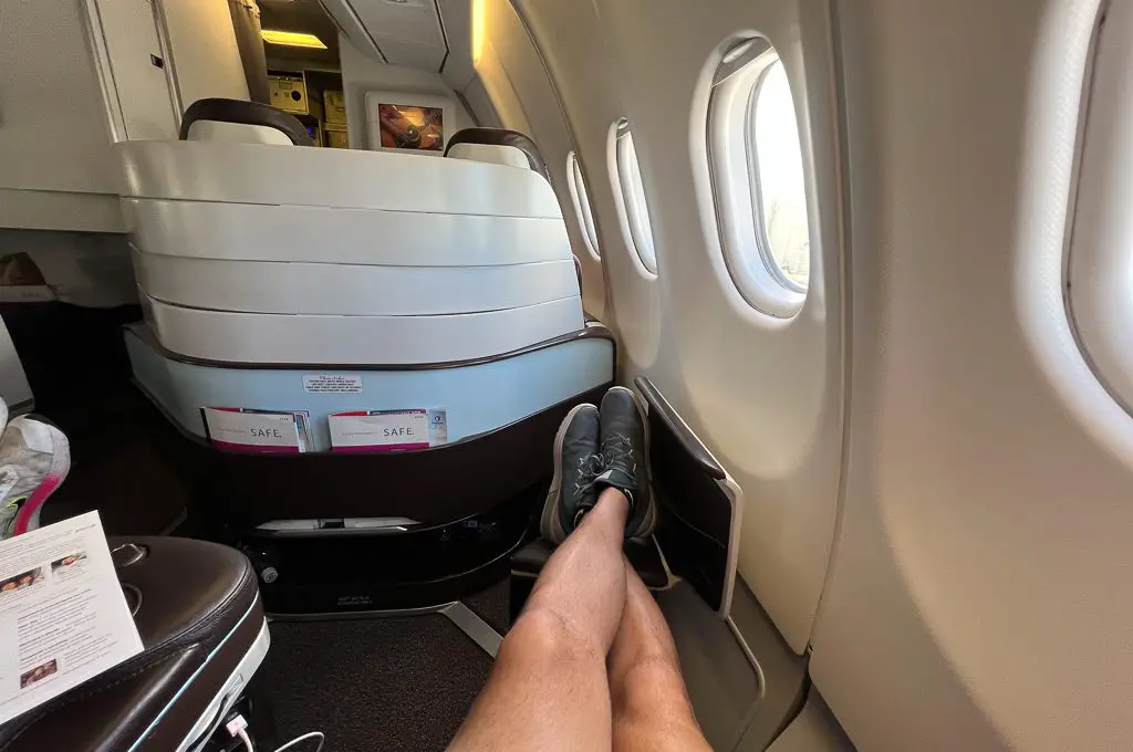 Espacio para las piernas en los asientos del A330 de primera clase de Hawaiian Airlines