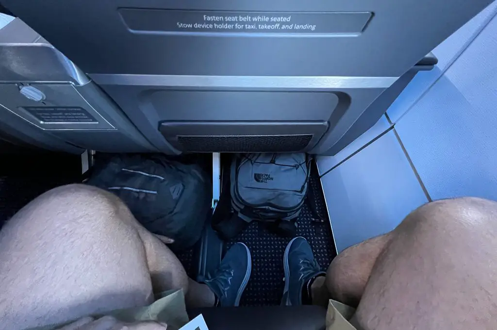 Espacio para las piernas en el A321 de primera clase de American Airlines en Hawái