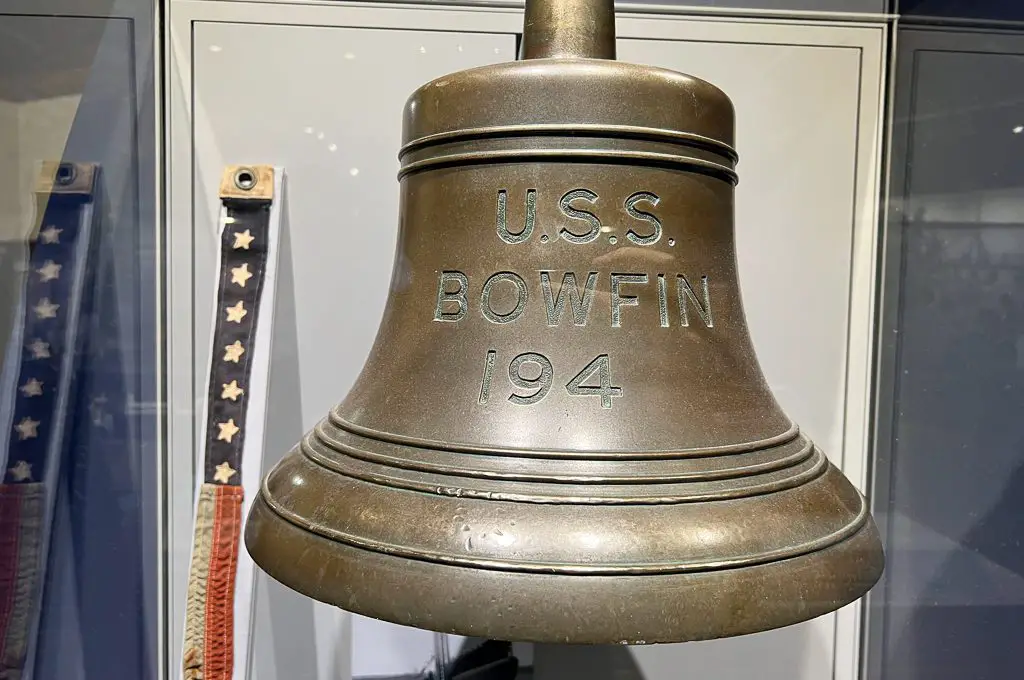 Campana USS Bowfin