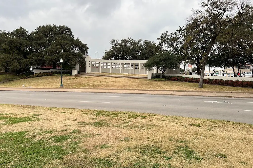 JFK Loma cubierta de hierba Dallas