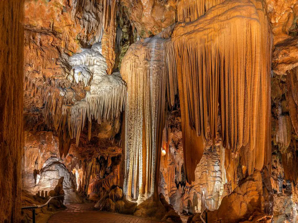 Cavernas de Luray: cuevas de estalactitas, estalagmitas y otras formaciones Virginia EE. UU.