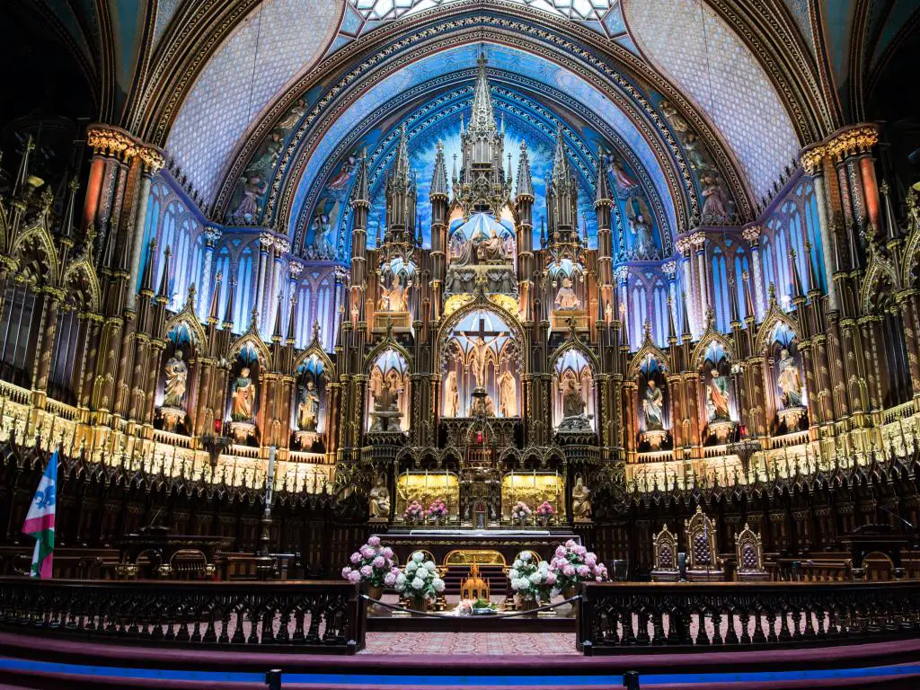 Basílica de Notre-Dame, Montreal, Canadá, que muestra el interior de la catedral más grande y antigua de Montreal. 
