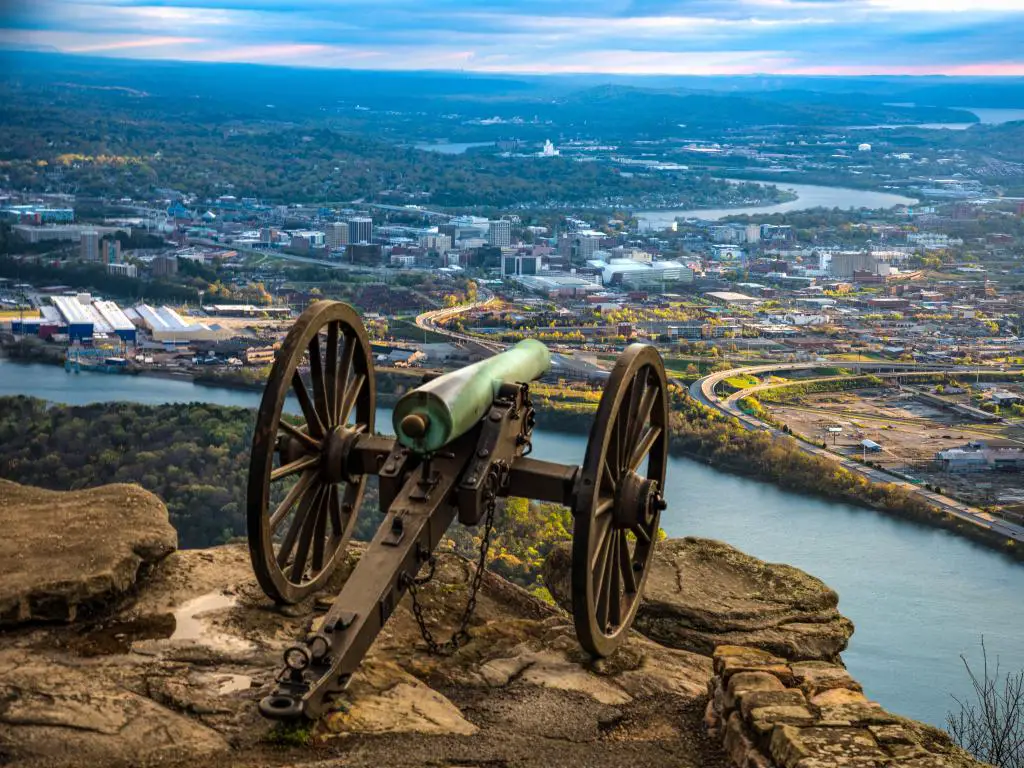 Chattanooga, Tennessee, EE.UU. tomada en Point Park Civil War Cannon Monument en Lookout Mountain, cerca del centro de Chattanooga. 