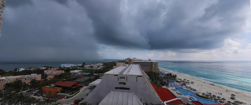 Tormenta sobre Cancún