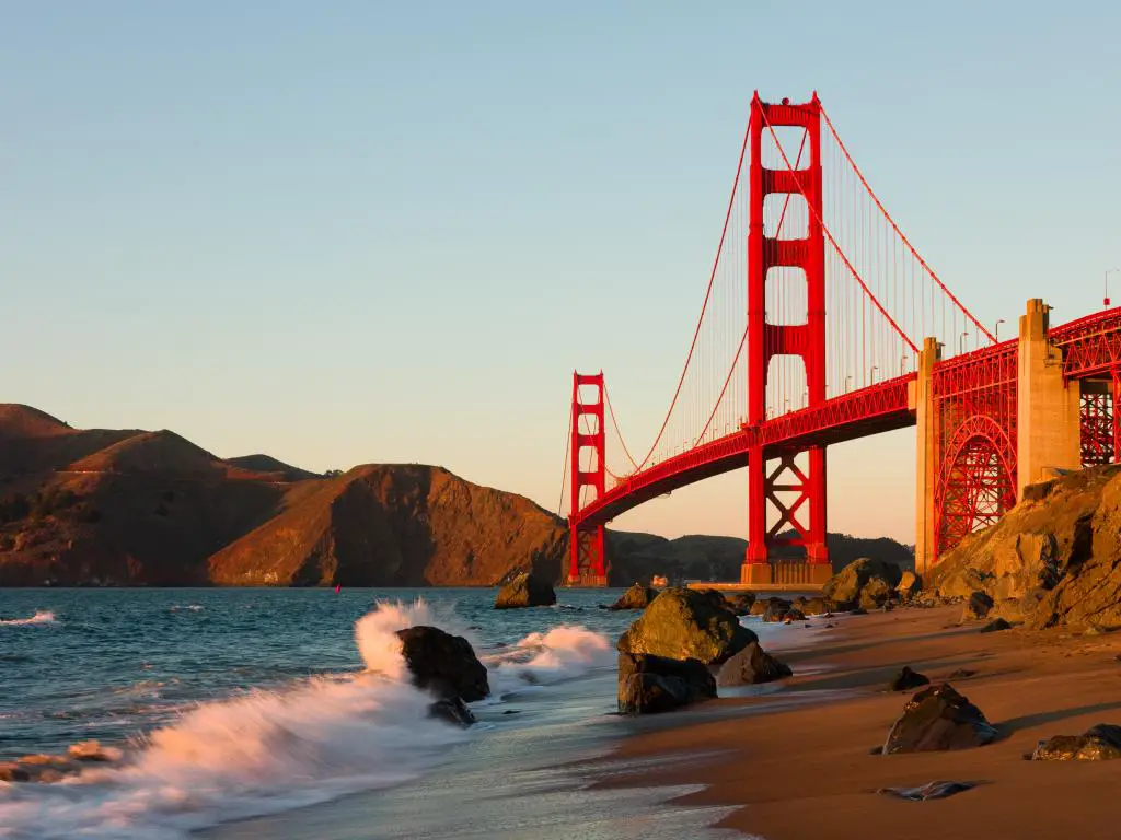Vista costera del puente Golden Gate, San Francisco
