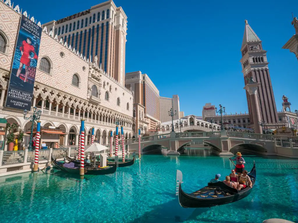 El hotel Venetian en Las Vegas se completa con góndolas y estilo italiano.