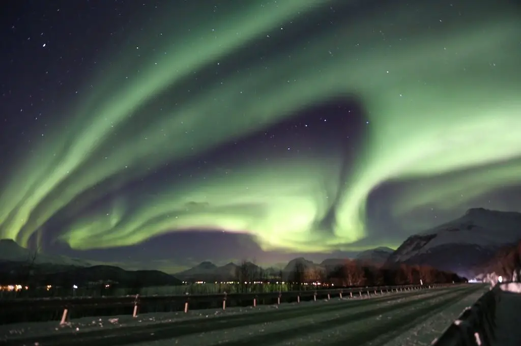 Aurora boreal sobre el norte de Noruega