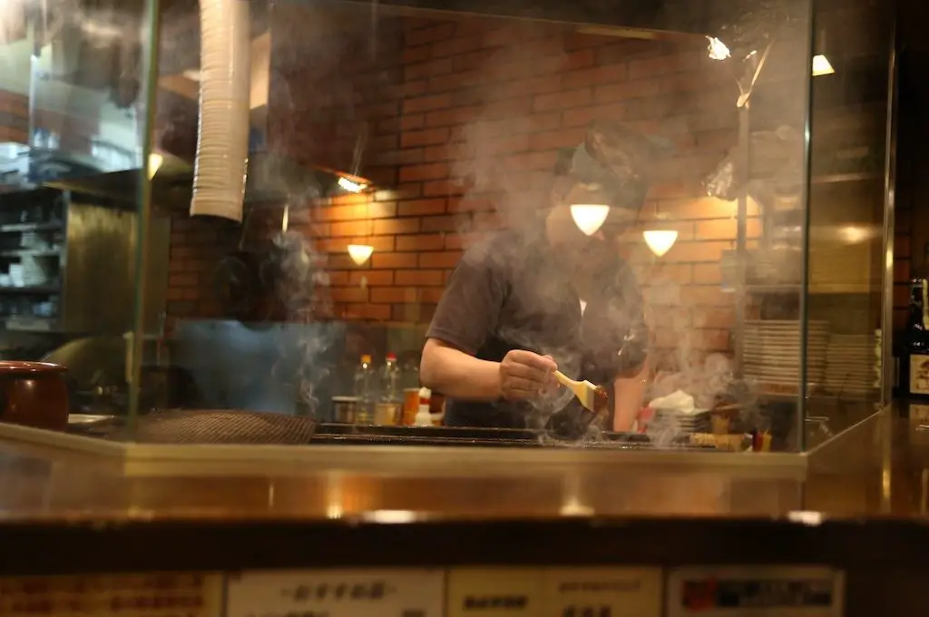 Chef en el tour gastronómico de Tokio