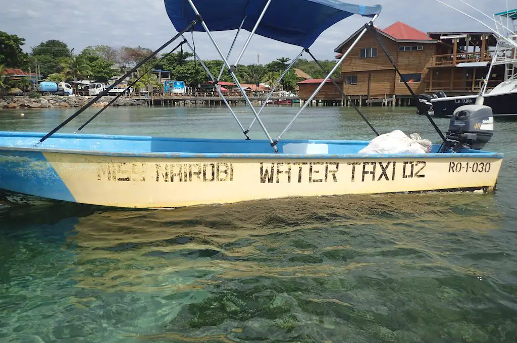 Taxi acuático en el West End de Roatan Honduras