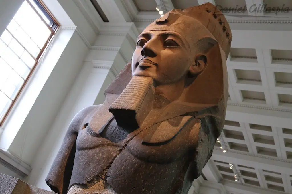 Colosal busto de Ramsés II el Joven Memnon