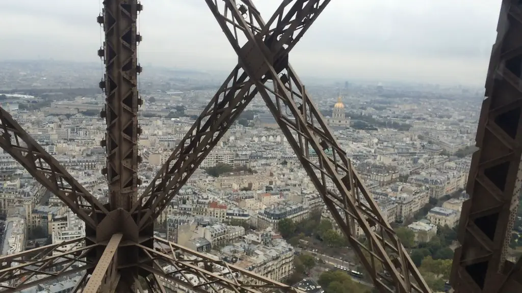 Vista del ascensor de la Torre Eiffel