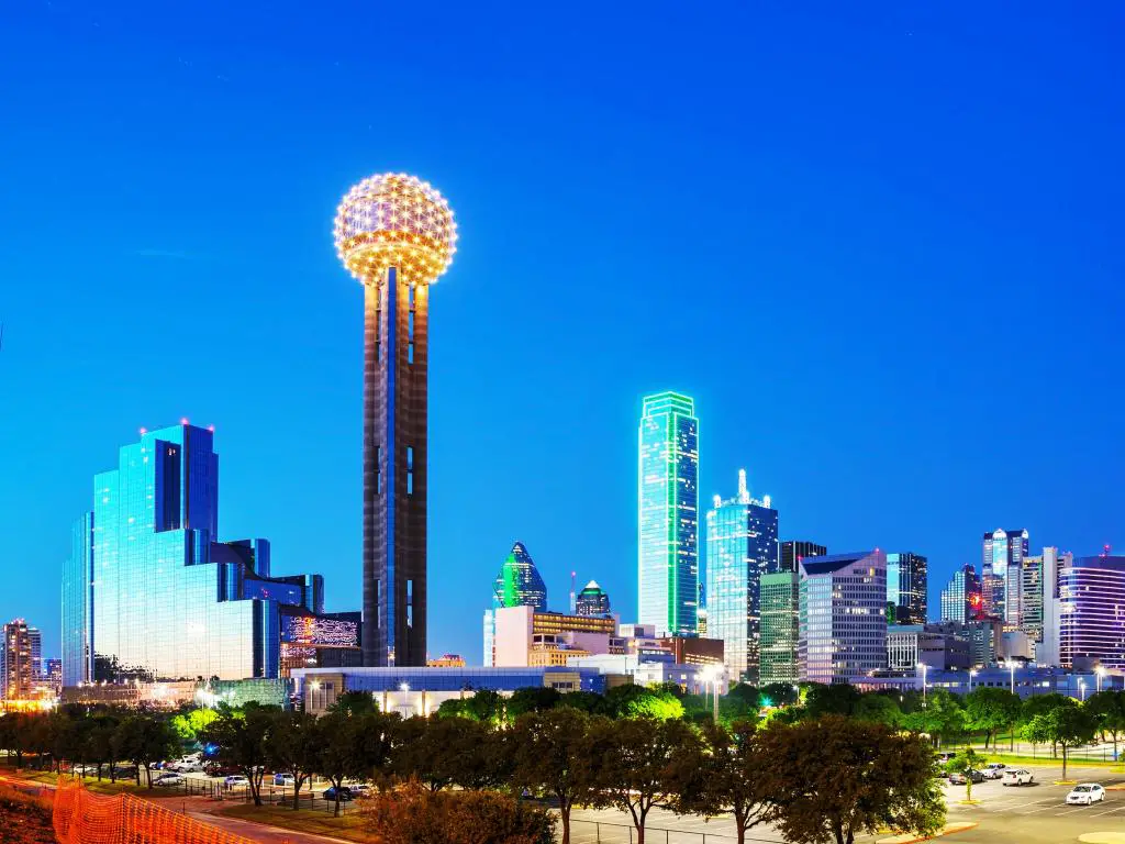 Reunion Tower, Dallas, EE. UU. Tomada como una descripción general del centro de Dallas en la noche.