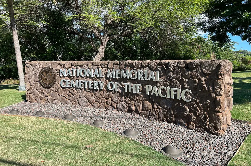 Punchbowl National Memorial Cemetery of the Pacific Guide entrada