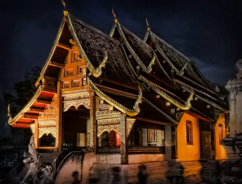 Wat por la noche - Chiangmai Tailandia