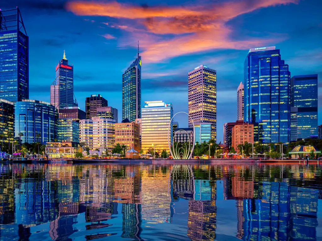 Atardecer en la ciudad de Perth con edificio y río, Perth, Australia
