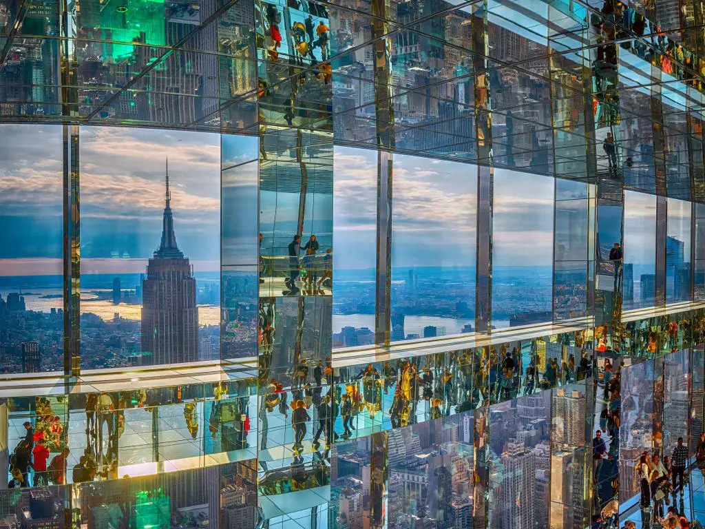 Vista al centro de Manhattan y al edificio Empire State desde el Summit One Vanderbilt en Nueva York
