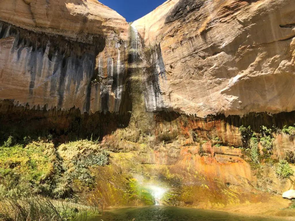 Calf Creek Falls, Utah, EE. UU. Tomada en Upper Calf Creek Falls, solo una de las dos cascadas perennes.