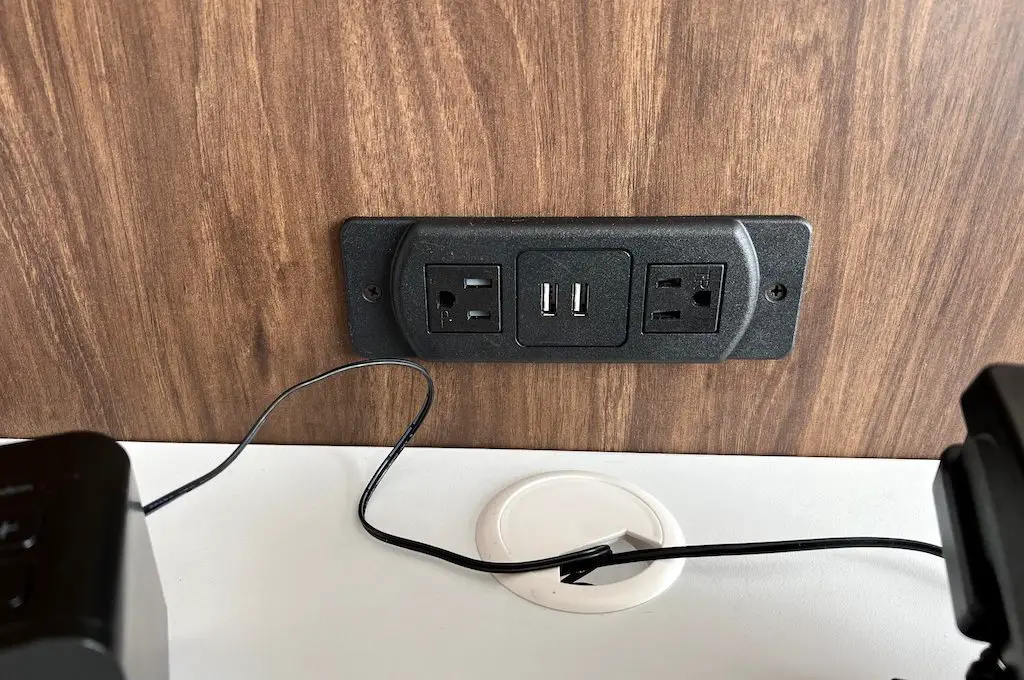 Salida de puertos USB para habitaciones de hoteles