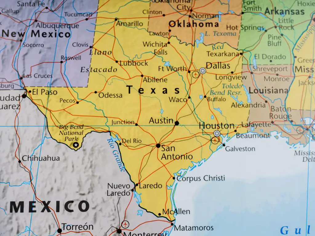 Mapa de Texas que muestra la costa del Golfo de México y la posición relativa a los estados vecinos