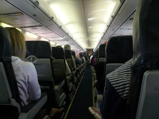 Dentro de un avión del suroeste